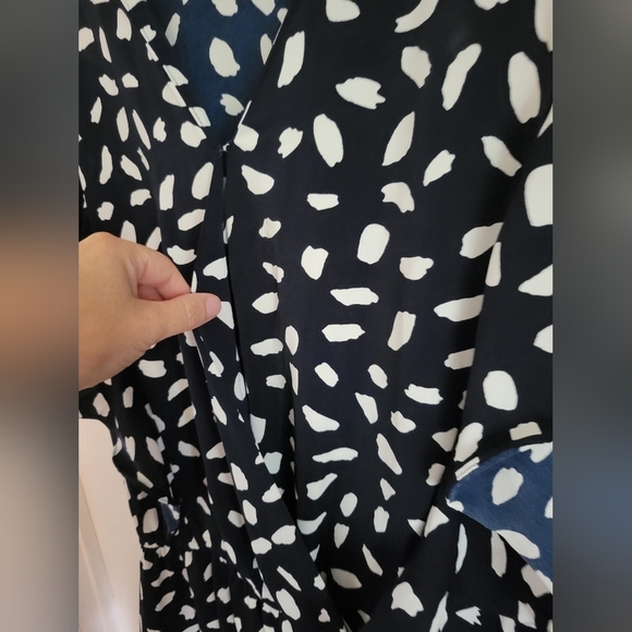 Umgee Women's Navy Blue White Polka Dot Short Sleeve V-neck Ruffle Romper Sz 1X - Picture 4 of 6